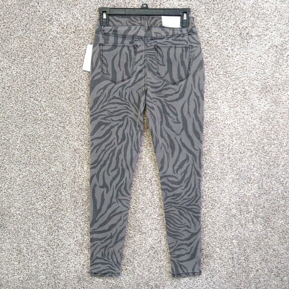 NWT Tinseltown Juniors Mid Rise Skinny Sz 1 Gray Zebra Jeans - Picture 2 of 12